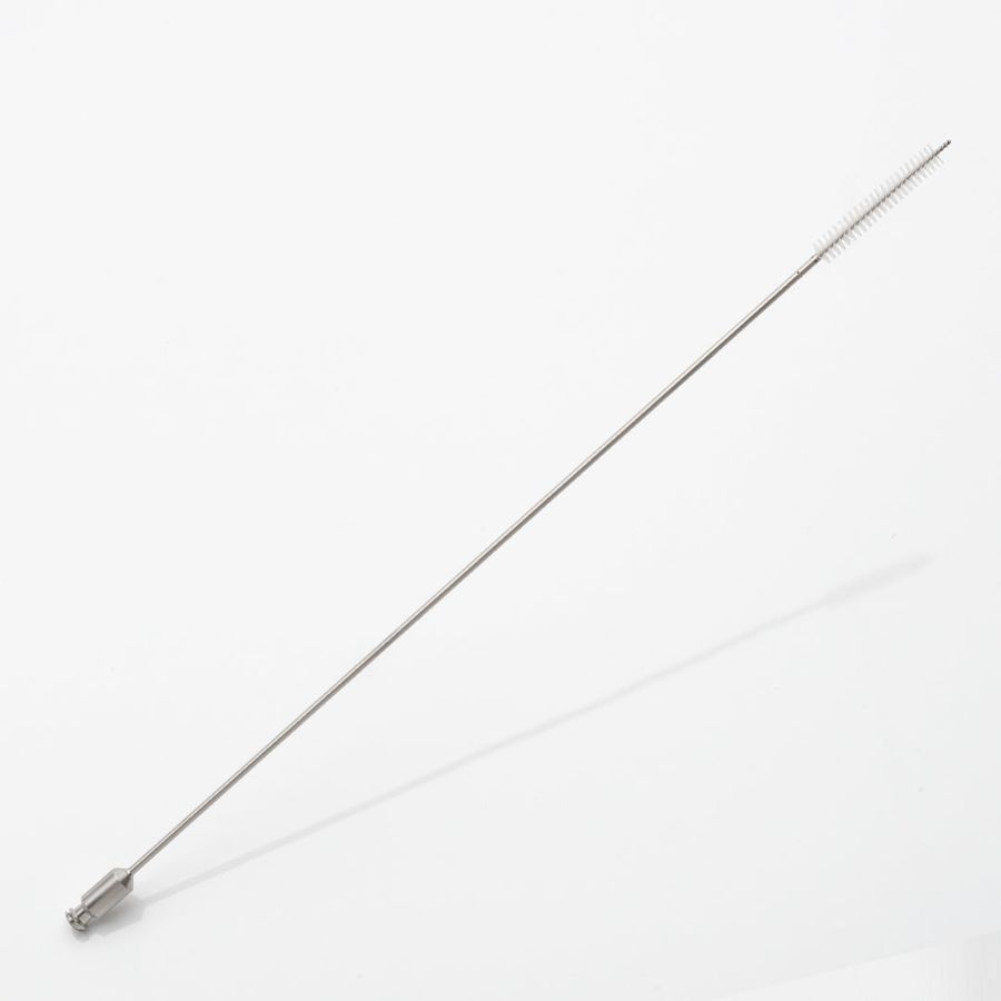 MIC cannula with adapter brush